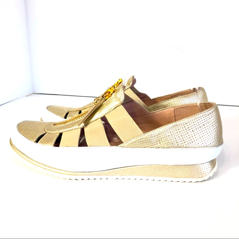 Stuart Weitzman Leather Comfort Wedge Shoe. Golden. Size 9.5. Rare Classy